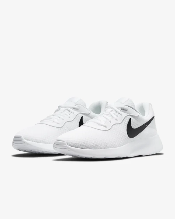 nike tanjun running shoe